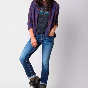 Buckle BKE Sabrina Med/Dark Wash Bootcut with Slight Flare Jeans. Size 31